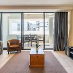 Urban Oasis Luxury Cbd Retreat With Balcony & Parking