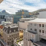Urban Oasis Luxury Cbd Retreat With Balcony & Parking