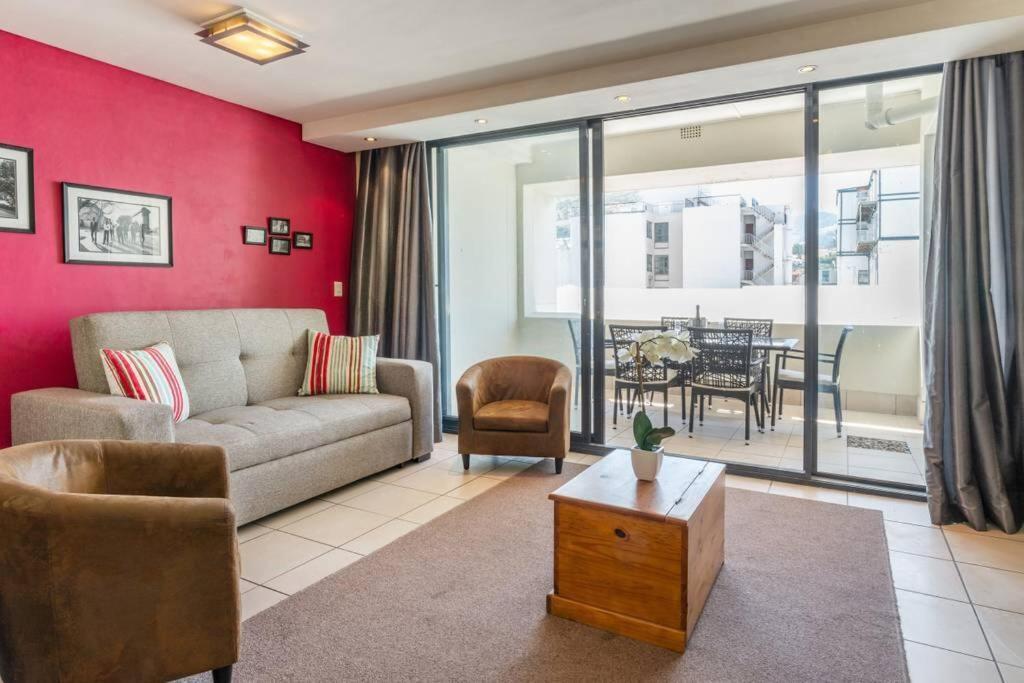 Urban Oasis Luxury Cbd Retreat With Balcony & Parking